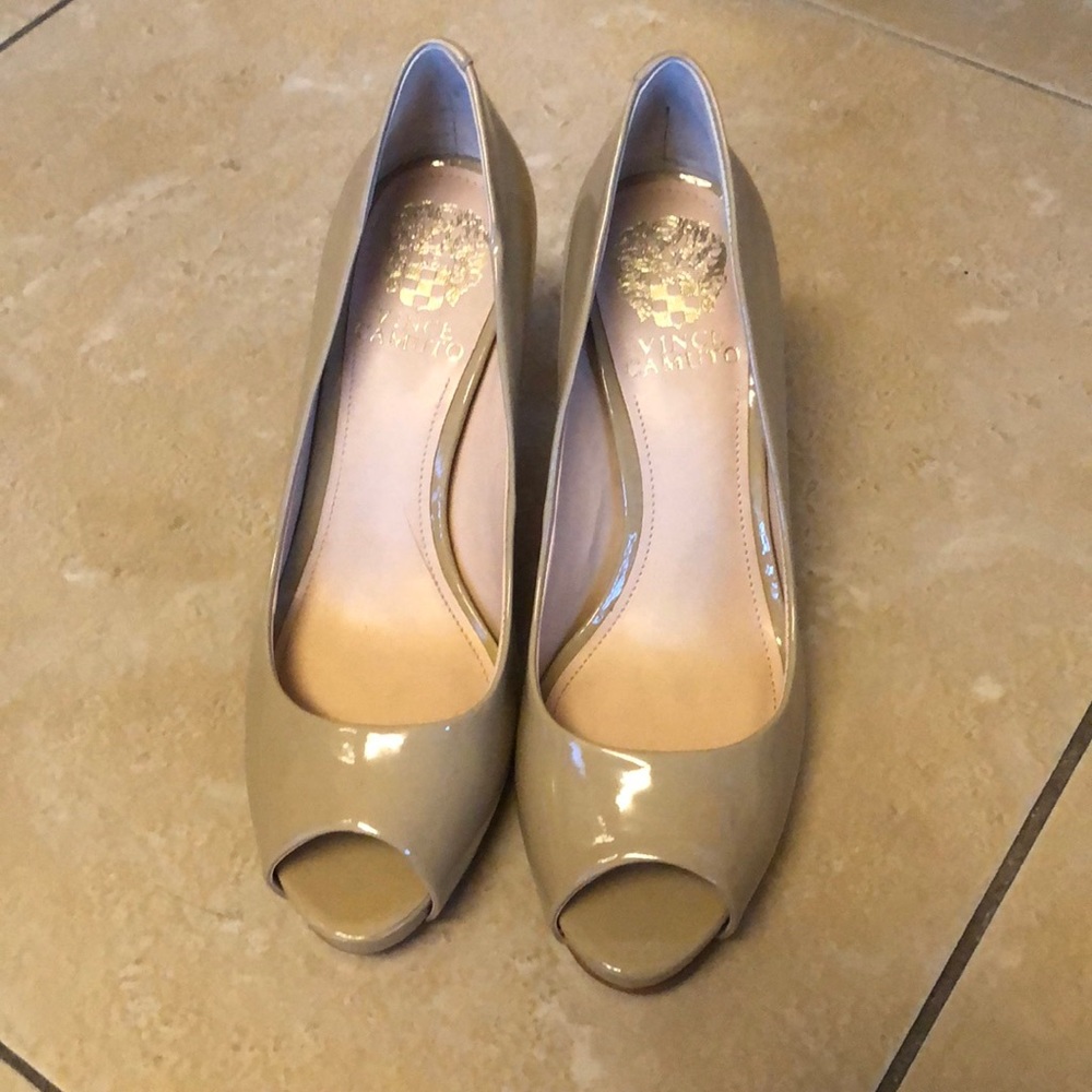 Vince Camuto nude peeptoe heels